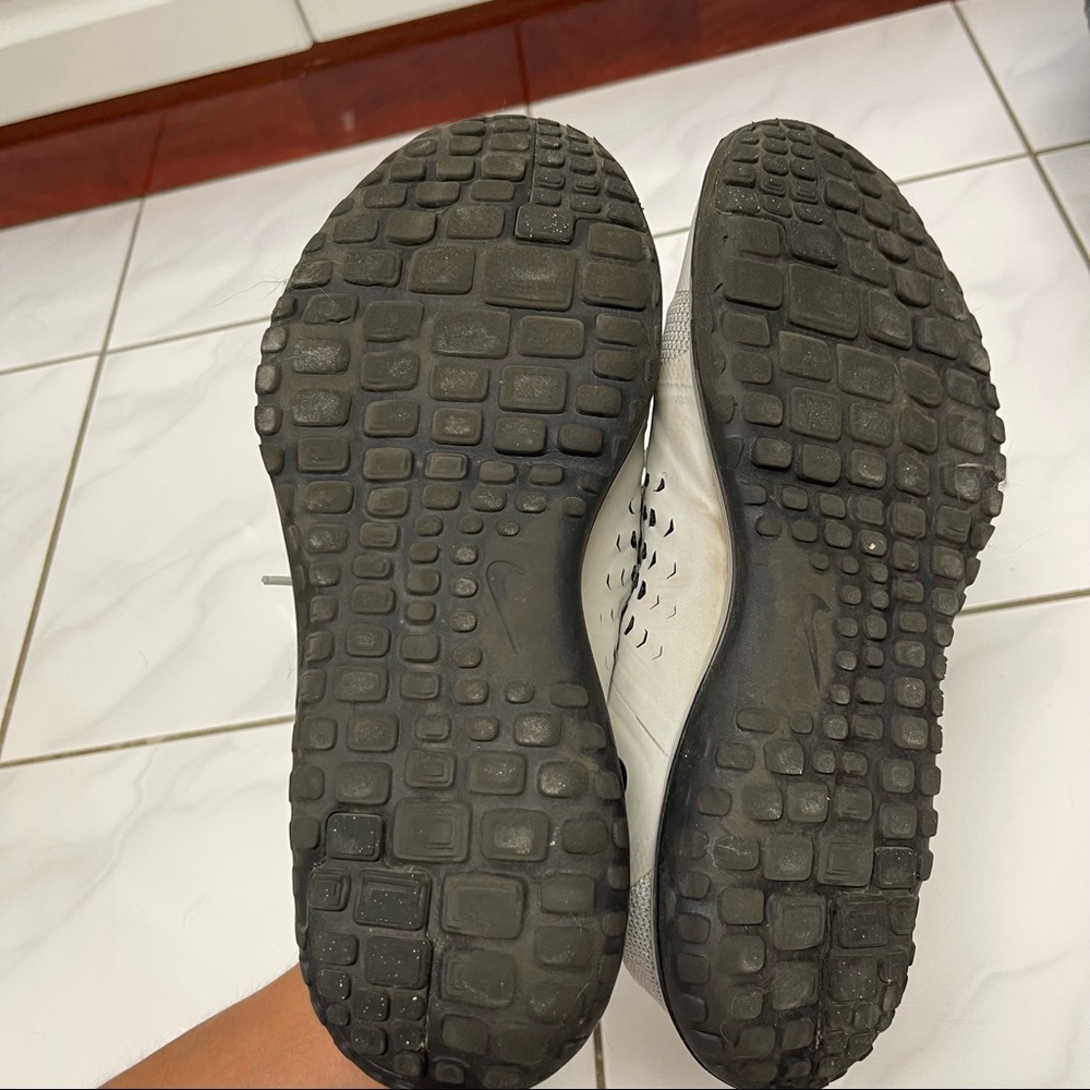 Nike FS LITE RUN (9.5) - Picture 5 of 5
